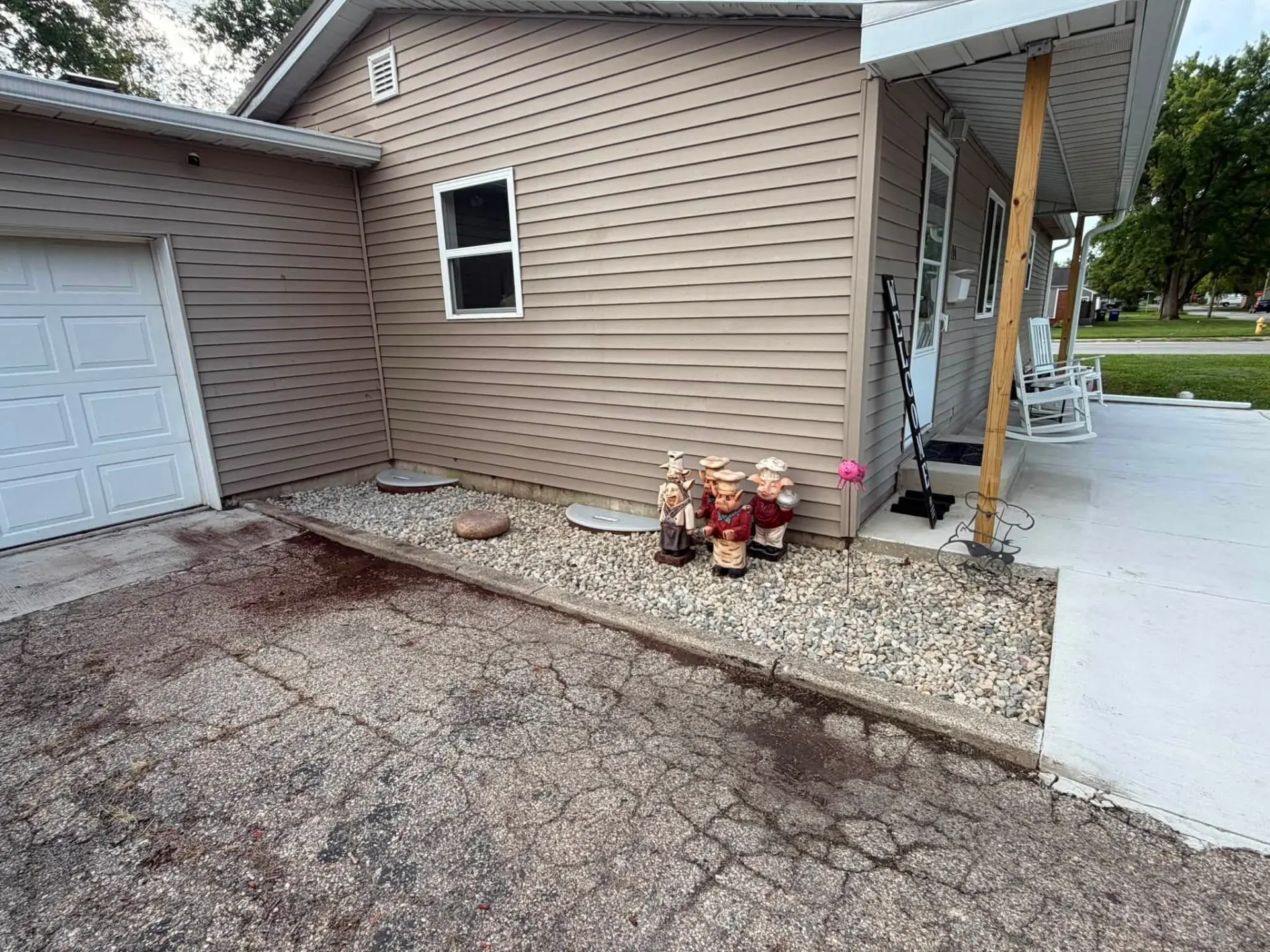 Mulch bed converted to decorative rock — after